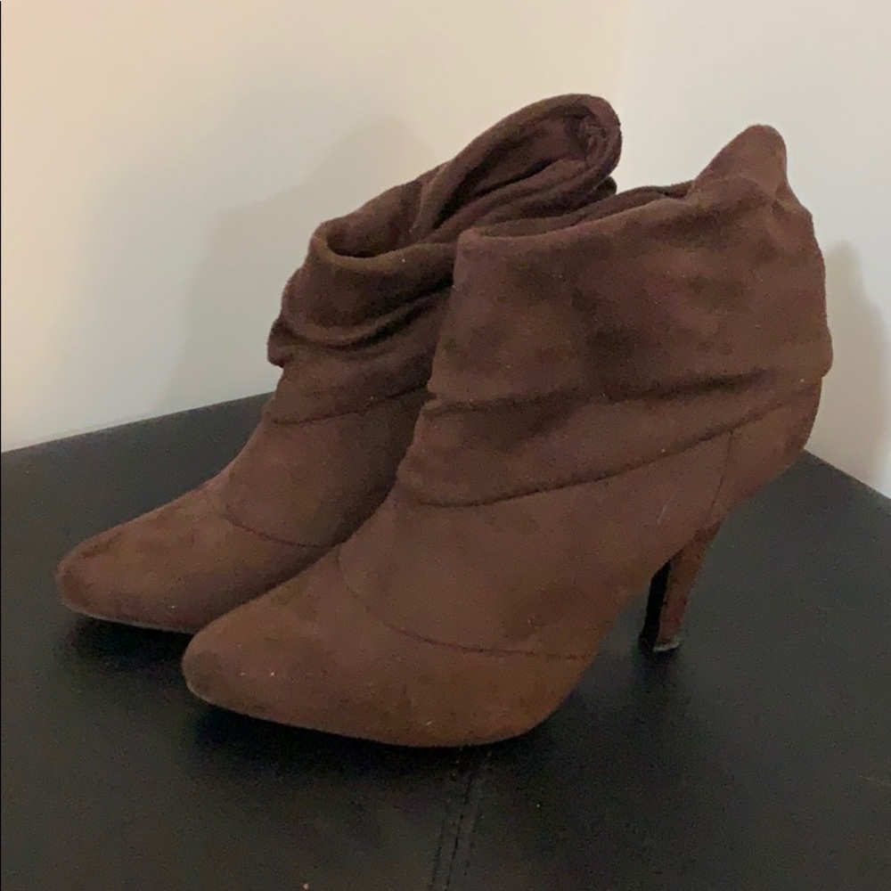 Brown Suzy shier ankle bootie size 7